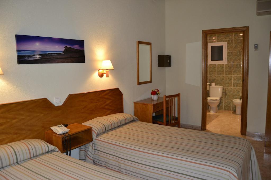 Alfons Hotel Ситадела Екстериор снимка